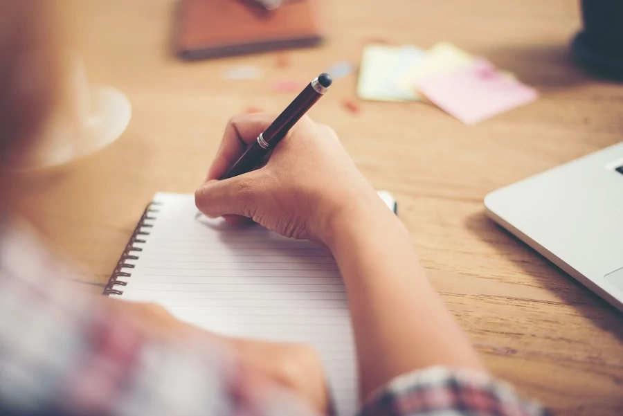 Aantekeningen maken bij een thuisstudie: zo onthoud je w&eacute;l wat je leest