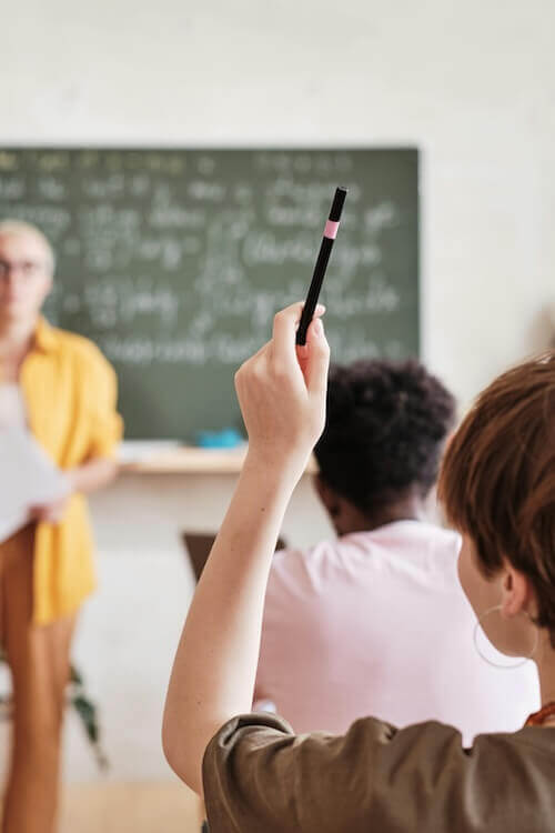 Vergelijking online leren versus traditionele klaslokalen